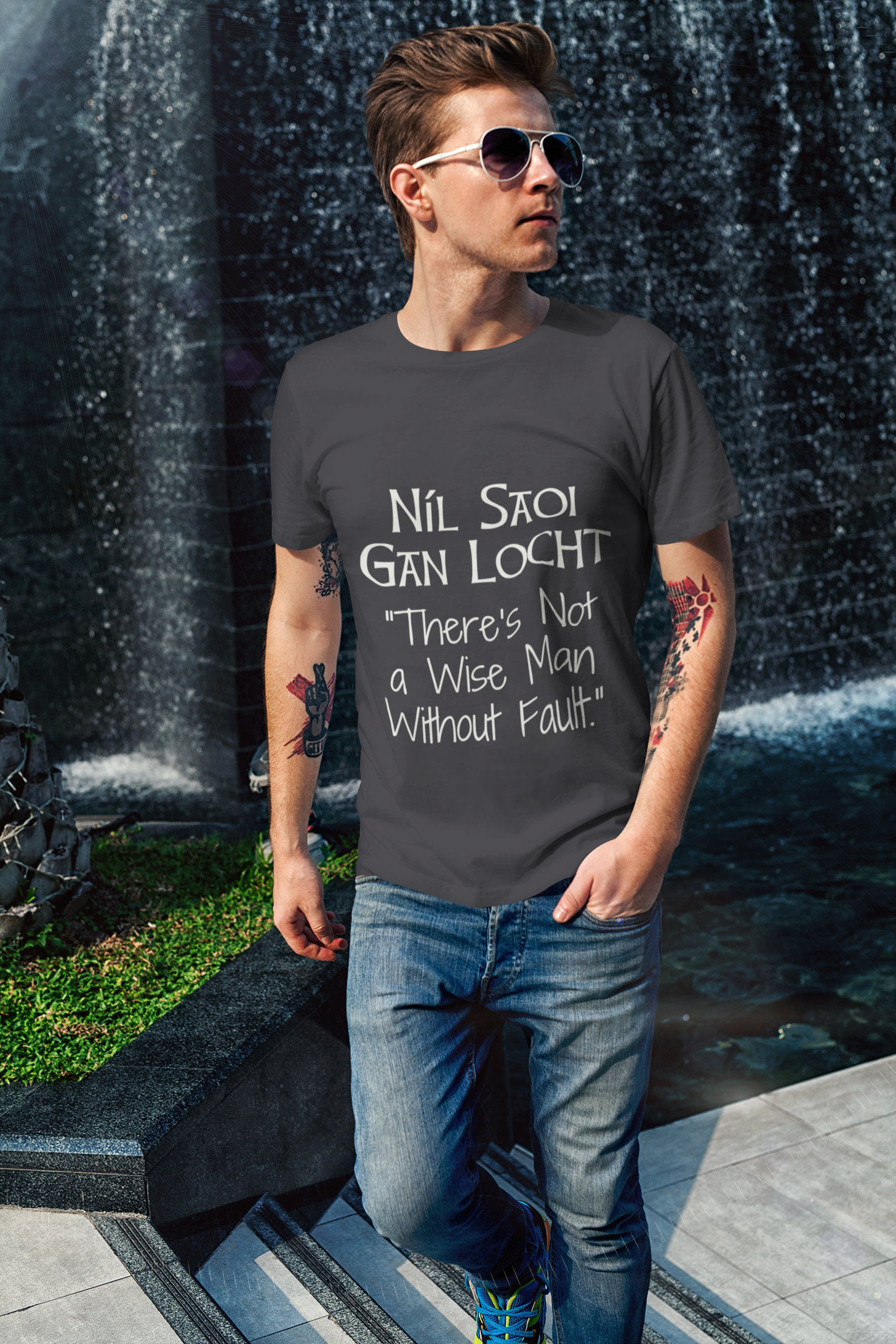 Níl Saoi Gan Locht - Short-Sleeve Unisex T-Shirt Black, Brown, Forest - Eel & Otter